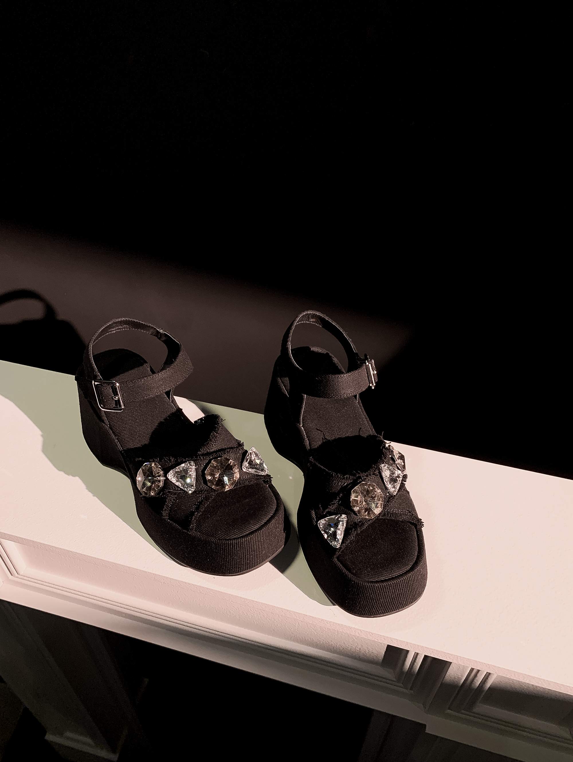 รองเท้าส้นสูงแบบเปิดนิ้วเท้าปร - Casual Sandal Leather บทวิจารณ์และราคา